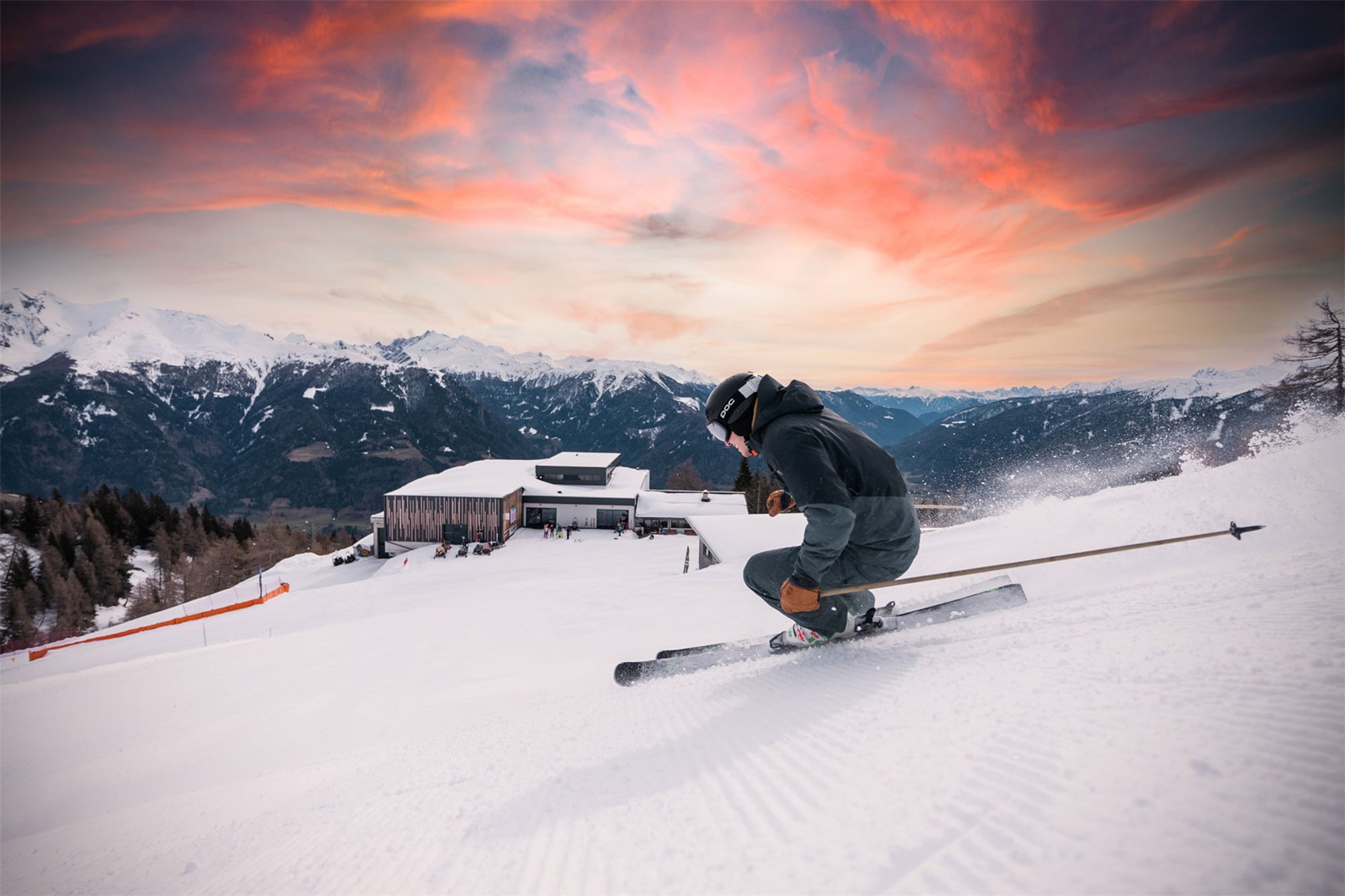 Skifahrer am Rosskopf bei Sonnenuntergang